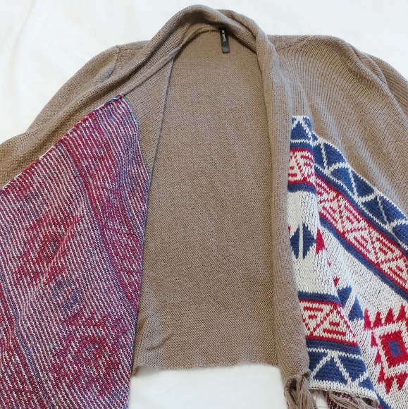 Aztec Print Sweater with Fringe - Picture 4 of 7